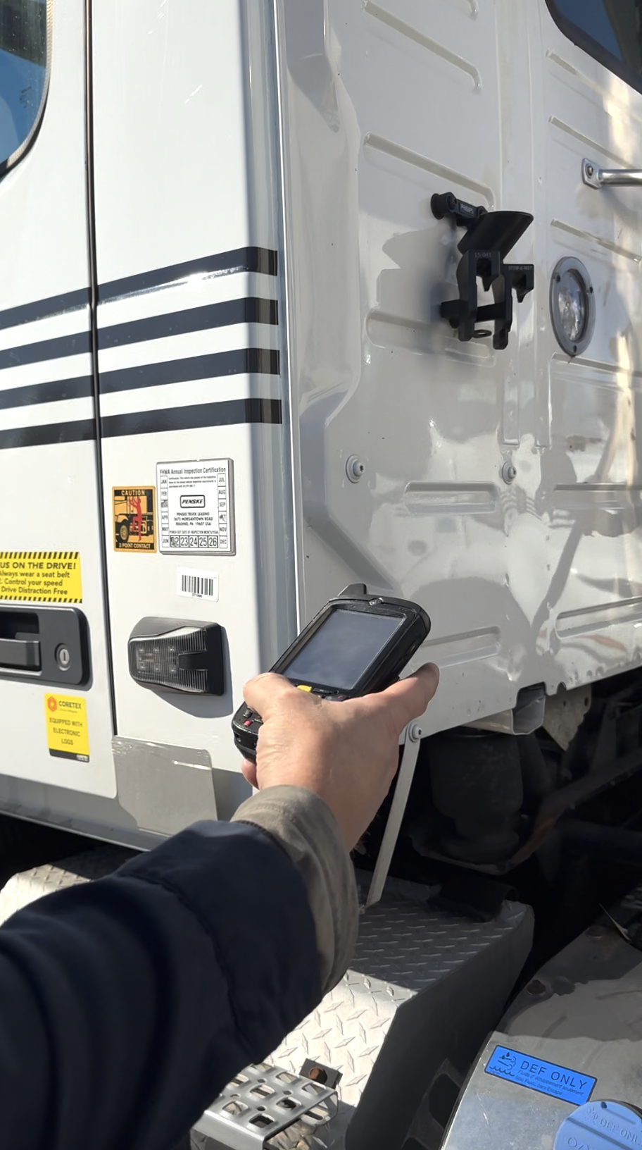 elevate-fleet-efficiency-with-fuelloc-s-fueling-management-system